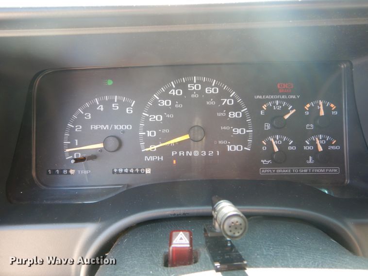 image for item DH2001 2000 Chevrolet Tahoe SUV