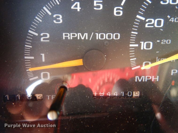 image for item DH2001 2000 Chevrolet Tahoe SUV