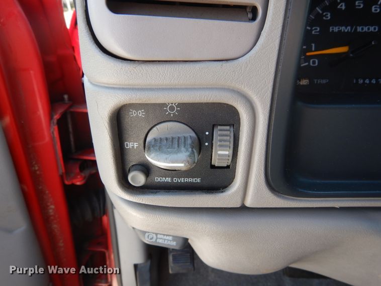 image for item DH2001 2000 Chevrolet Tahoe SUV