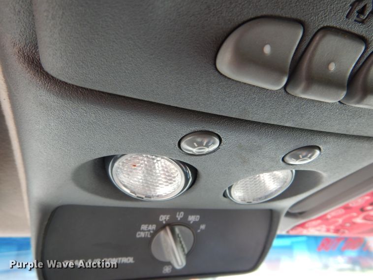 image for item DH2001 2000 Chevrolet Tahoe SUV