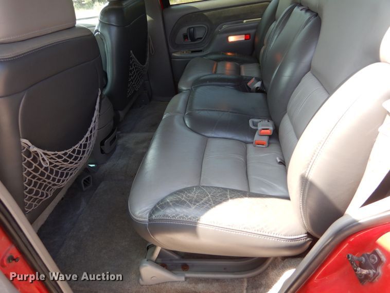 image for item DH2001 2000 Chevrolet Tahoe SUV