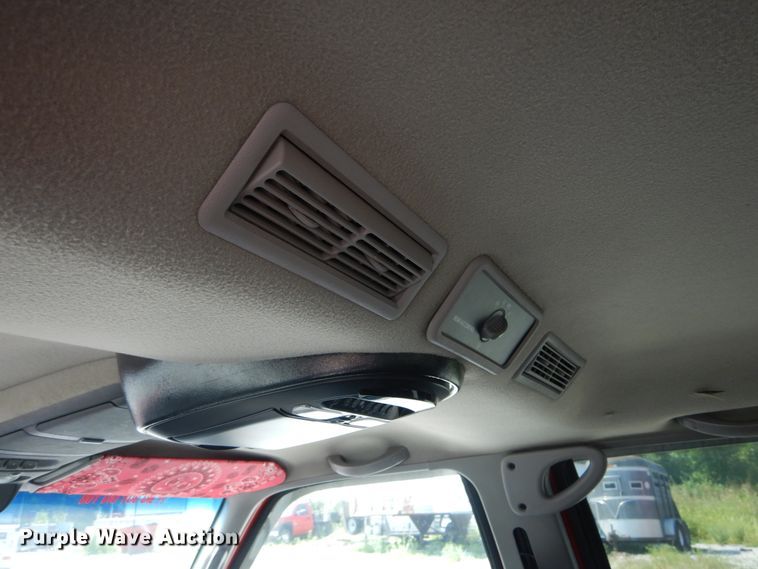 image for item DH2001 2000 Chevrolet Tahoe SUV