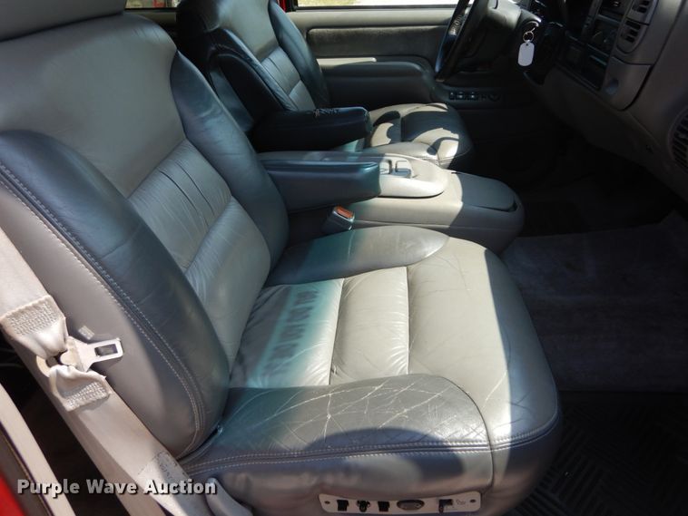 image for item DH2001 2000 Chevrolet Tahoe SUV