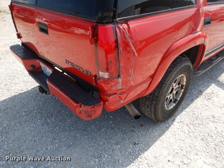 image for item DH2001 2000 Chevrolet Tahoe SUV