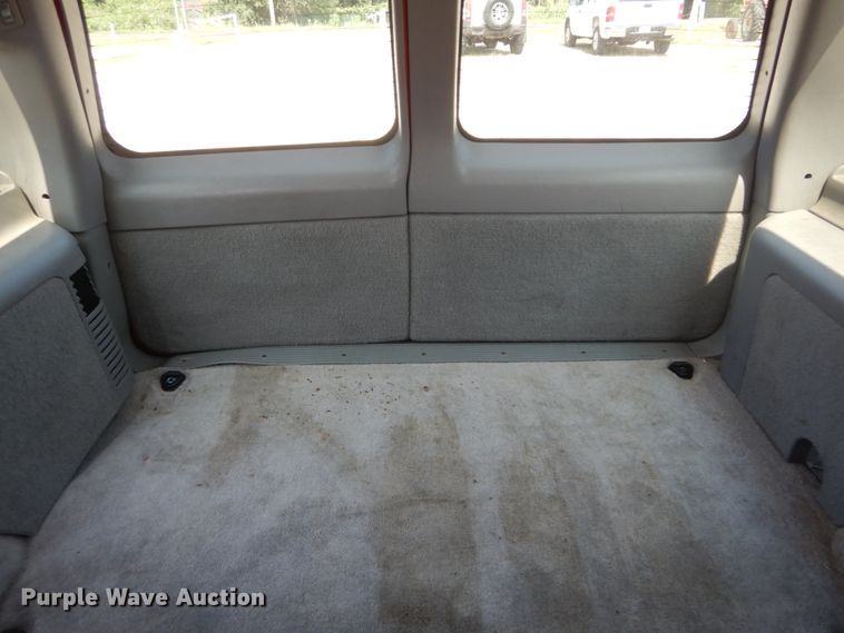 image for item DH2001 2000 Chevrolet Tahoe SUV