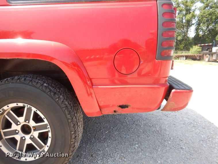 image for item DH2001 2000 Chevrolet Tahoe SUV