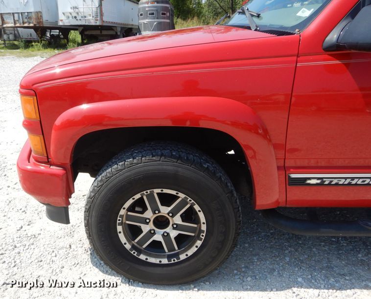 image for item DH2001 2000 Chevrolet Tahoe SUV