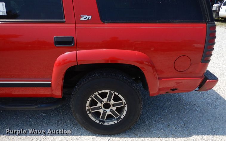 image for item DH2001 2000 Chevrolet Tahoe SUV