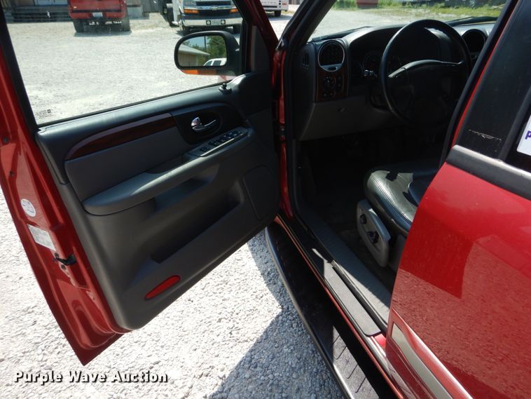 image for item DH2002 2004 GMC Envoy XL SUV