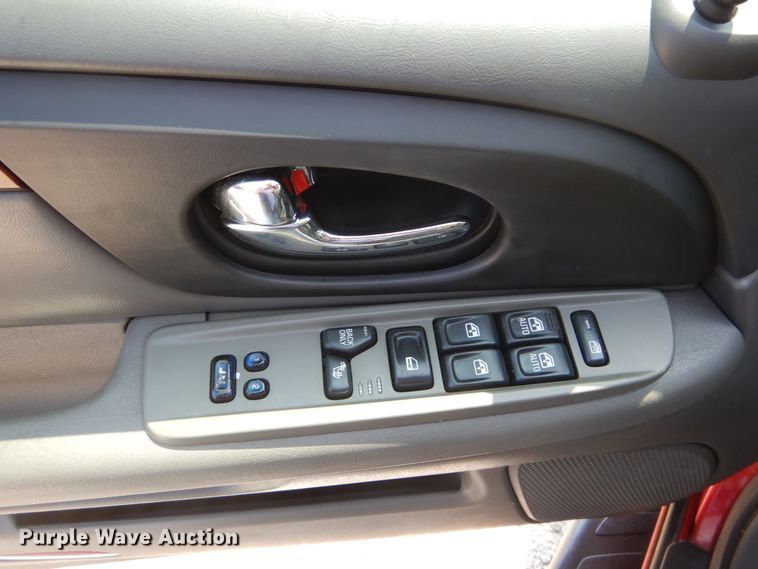 image for item DH2002 2004 GMC Envoy XL SUV