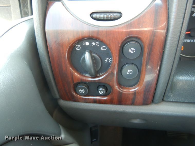 image for item DH2002 2004 GMC Envoy XL SUV