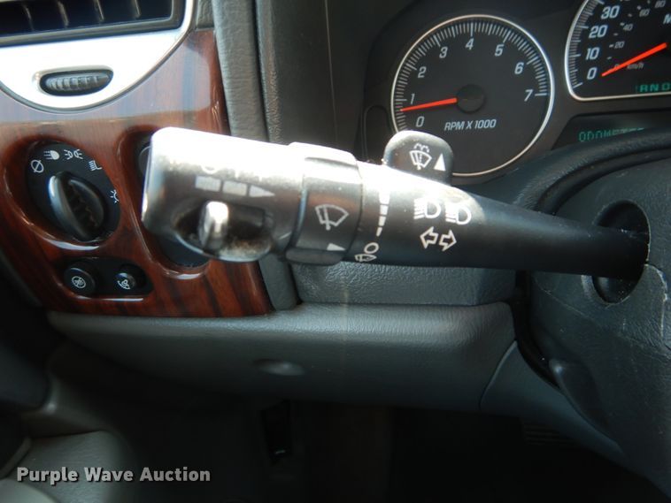 image for item DH2002 2004 GMC Envoy XL SUV