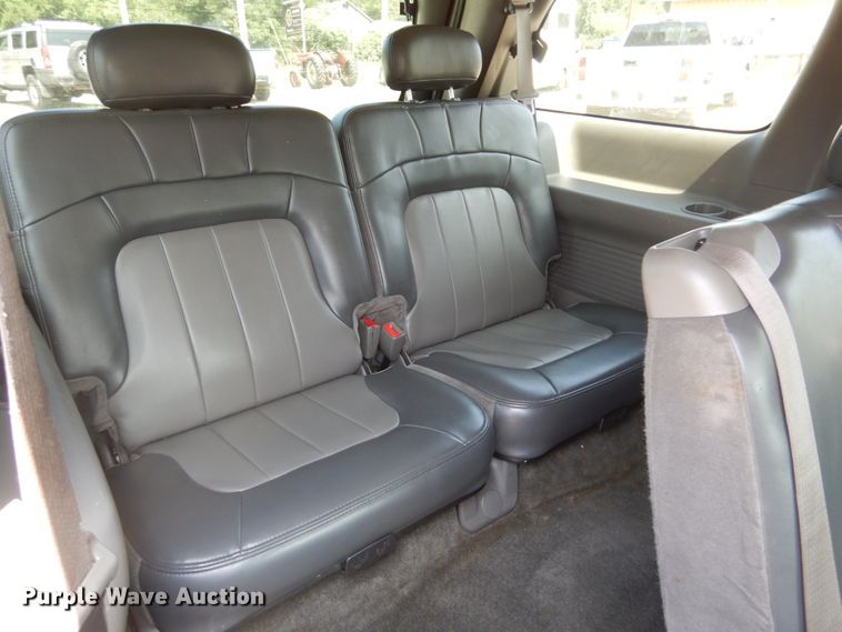 image for item DH2002 2004 GMC Envoy XL SUV