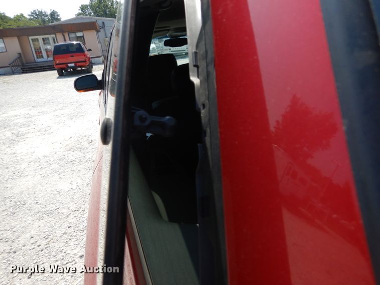 image for item DH2002 2004 GMC Envoy XL SUV