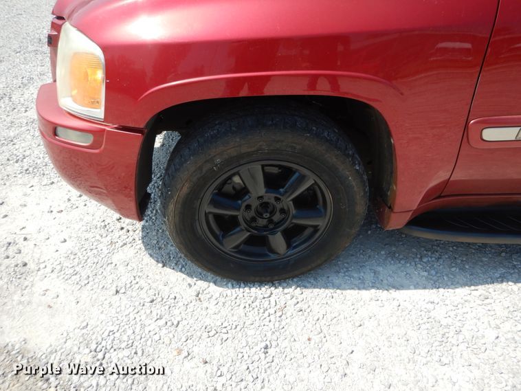 image for item DH2002 2004 GMC Envoy XL SUV