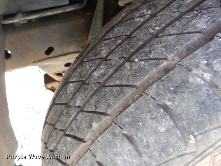 image for item DH2002 2004 GMC Envoy XL SUV