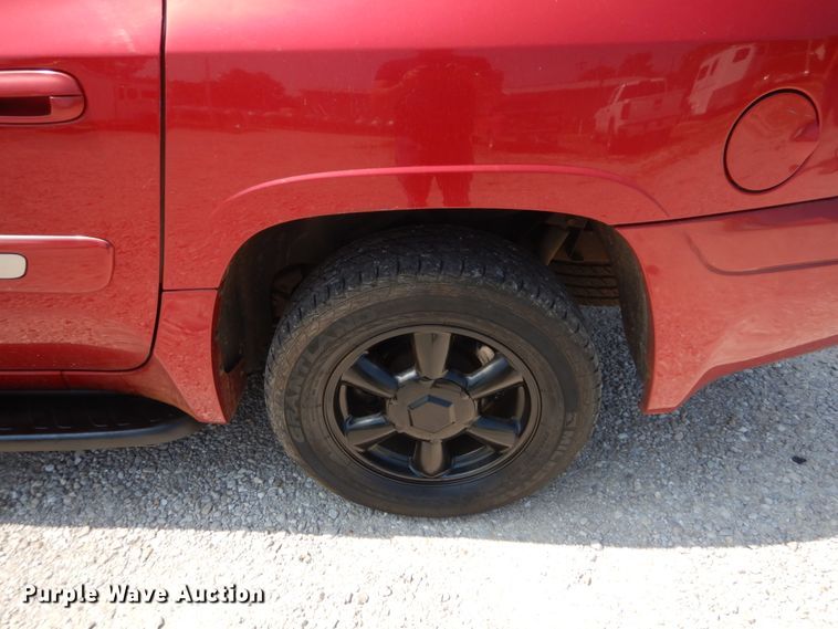 image for item DH2002 2004 GMC Envoy XL SUV