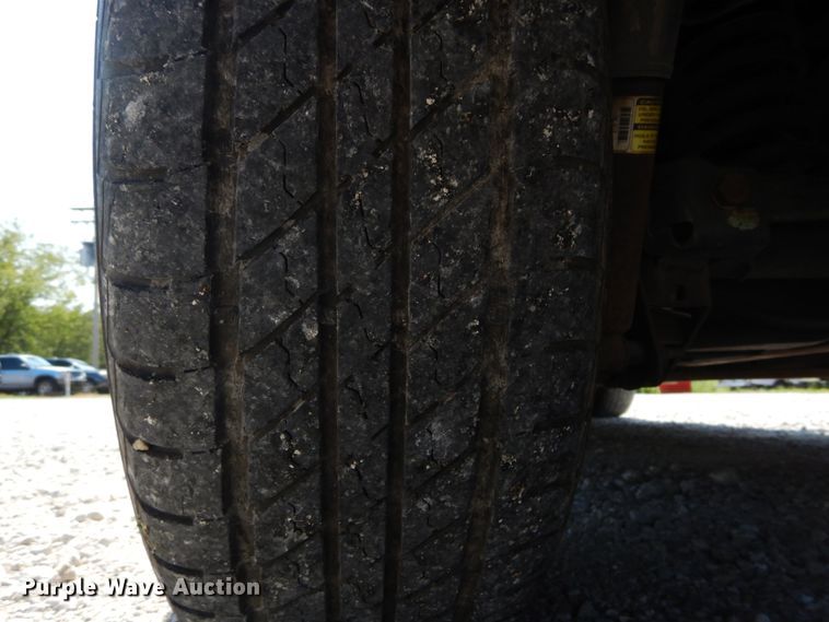 image for item DH2002 2004 GMC Envoy XL SUV