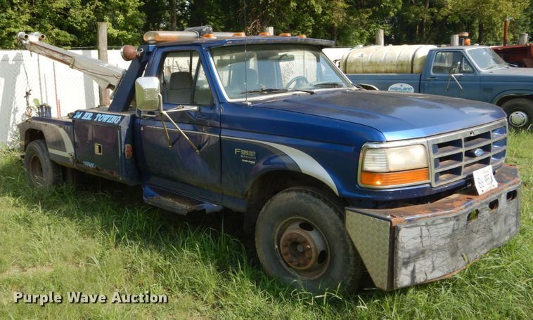 image for item DH2005 1995 Ford F450 Super Duty tow truck