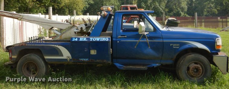 image for item DH2005 1995 Ford F450 Super Duty tow truck