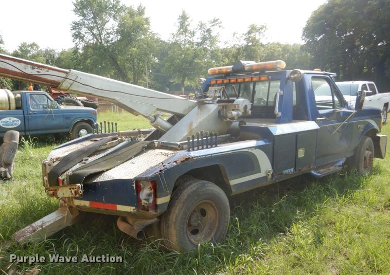 image for item DH2005 1995 Ford F450 Super Duty tow truck
