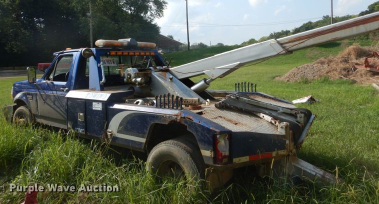 image for item DH2005 1995 Ford F450 Super Duty tow truck