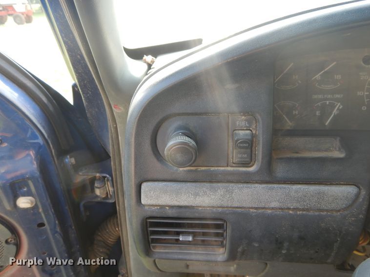 image for item DH2005 1995 Ford F450 Super Duty tow truck