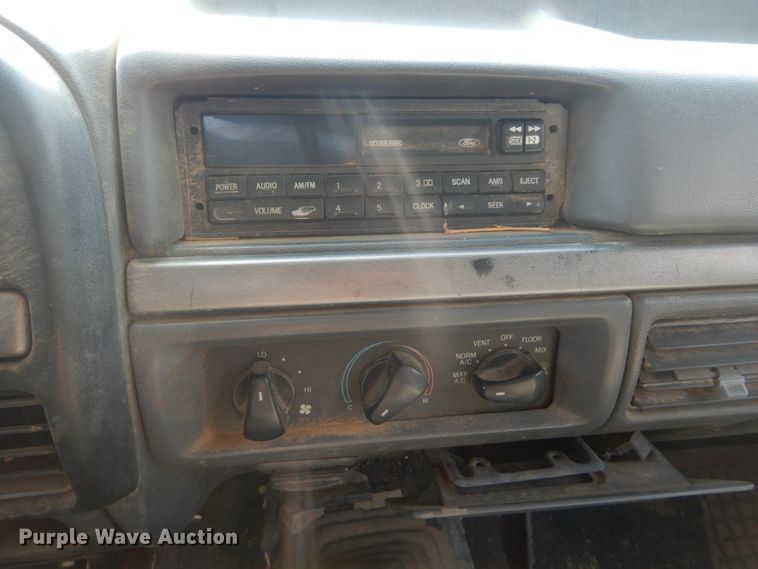 image for item DH2005 1995 Ford F450 Super Duty tow truck