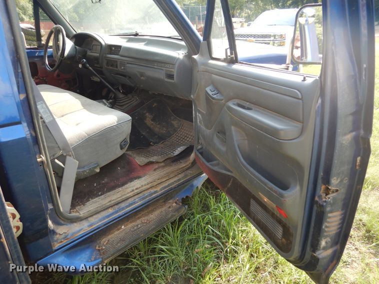 image for item DH2005 1995 Ford F450 Super Duty tow truck