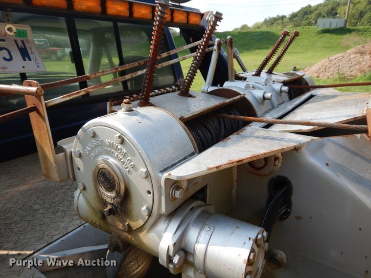 image for item DH2005 1995 Ford F450 Super Duty tow truck