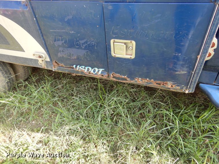 image for item DH2005 1995 Ford F450 Super Duty tow truck