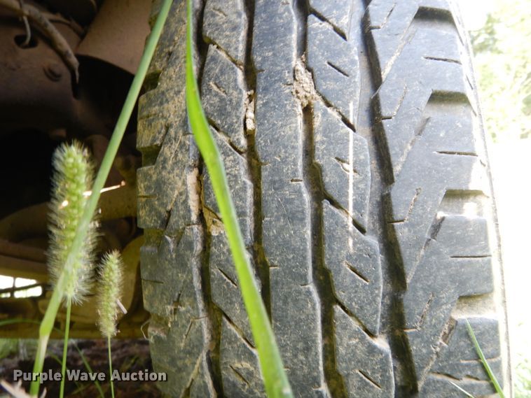 image for item DH2005 1995 Ford F450 Super Duty tow truck