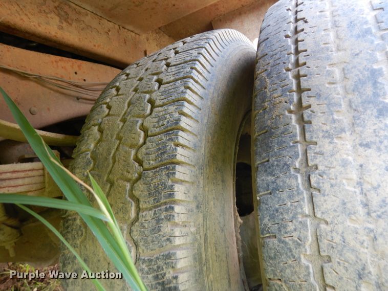 image for item DH2005 1995 Ford F450 Super Duty tow truck