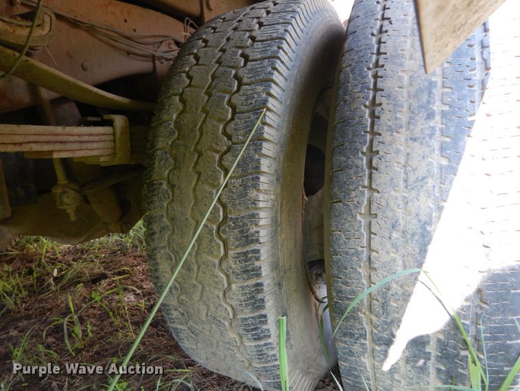 image for item DH2005 1995 Ford F450 Super Duty tow truck