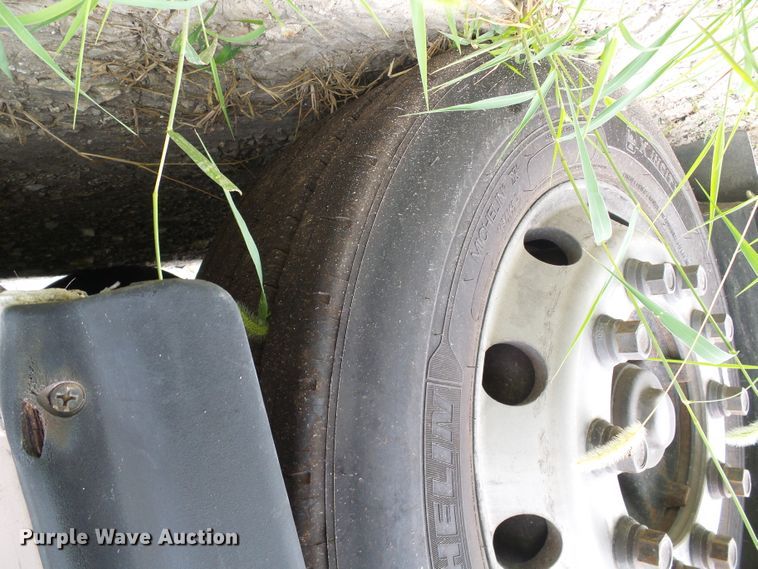 image for item DI0602 2001 New Flyer D40 LF coach bus