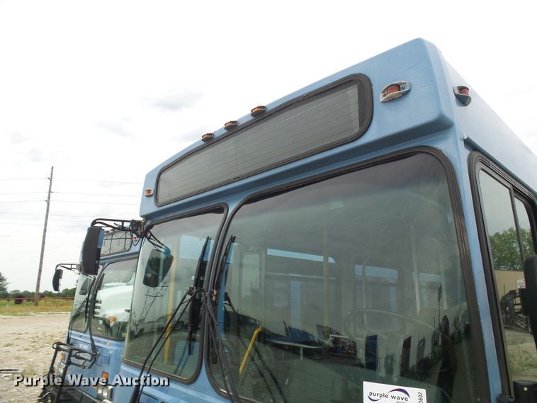 image for item DI0602 2001 New Flyer D40 LF coach bus