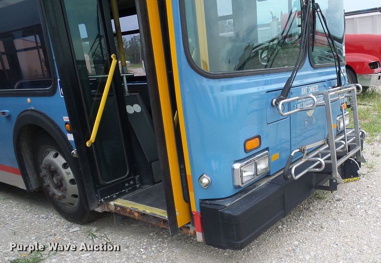 image for item DI0602 2001 New Flyer D40 LF coach bus