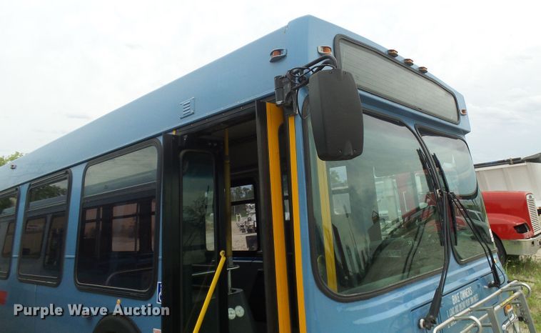 image for item DI0602 2001 New Flyer D40 LF coach bus