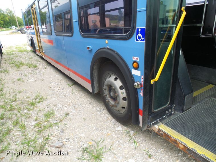 image for item DI0602 2001 New Flyer D40 LF coach bus