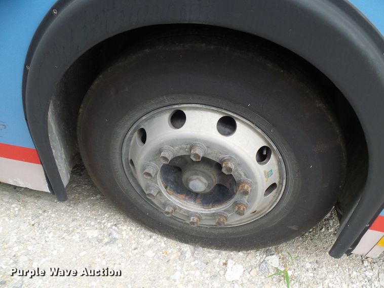 image for item DI0602 2001 New Flyer D40 LF coach bus