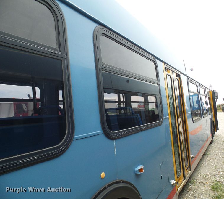 image for item DI0602 2001 New Flyer D40 LF coach bus