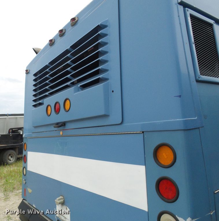 image for item DI0602 2001 New Flyer D40 LF coach bus