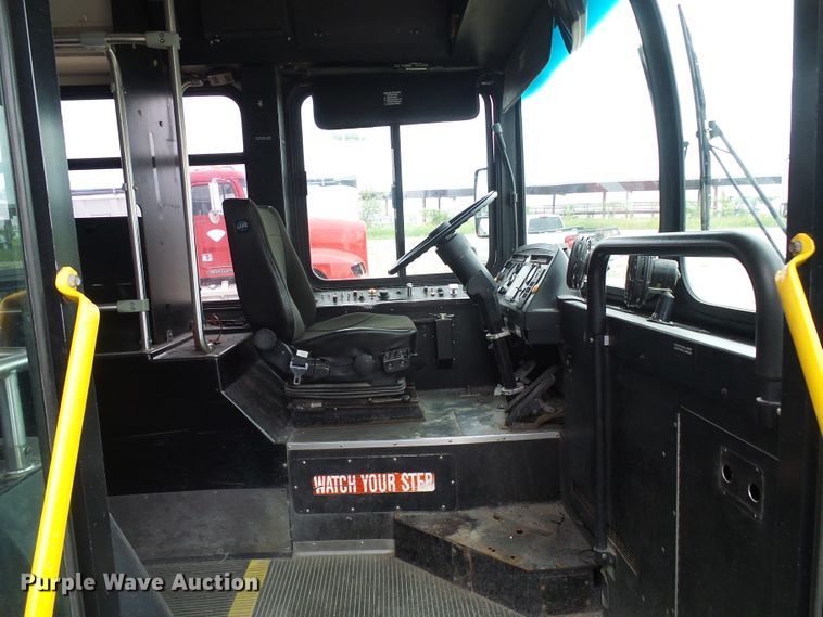 image for item DI0602 2001 New Flyer D40 LF coach bus