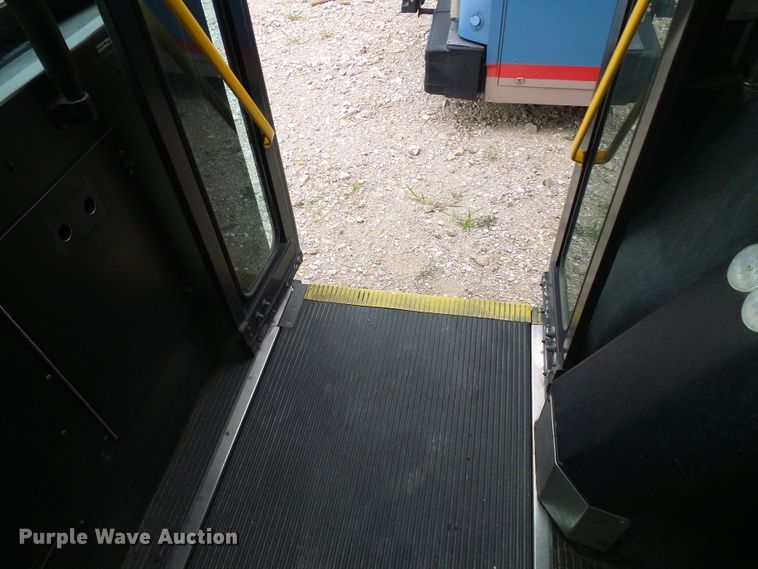 image for item DI0602 2001 New Flyer D40 LF coach bus