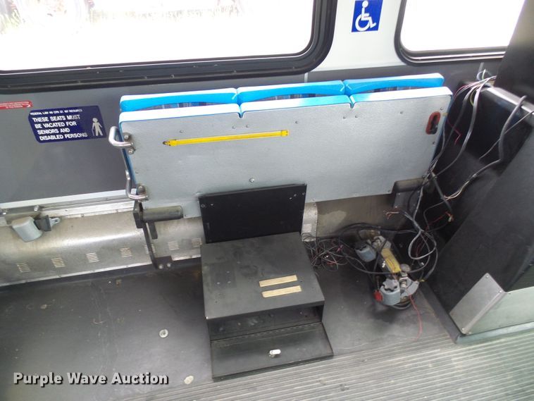 image for item DI0602 2001 New Flyer D40 LF coach bus