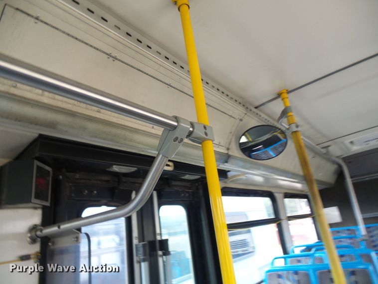 image for item DI0602 2001 New Flyer D40 LF coach bus