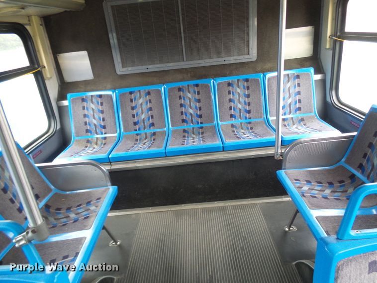 image for item DI0602 2001 New Flyer D40 LF coach bus