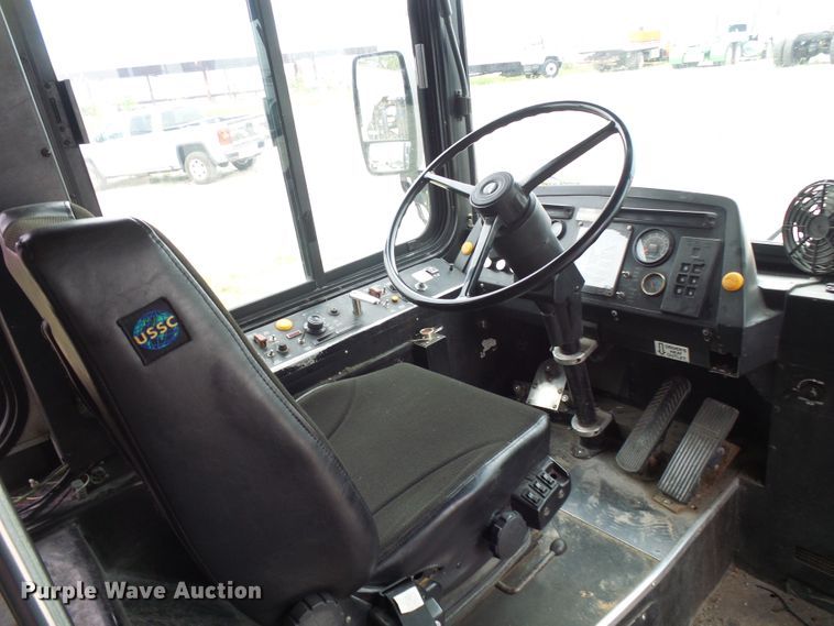 image for item DI0602 2001 New Flyer D40 LF coach bus