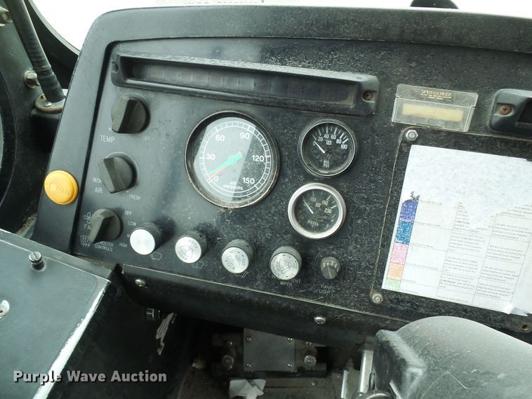 image for item DI0602 2001 New Flyer D40 LF coach bus