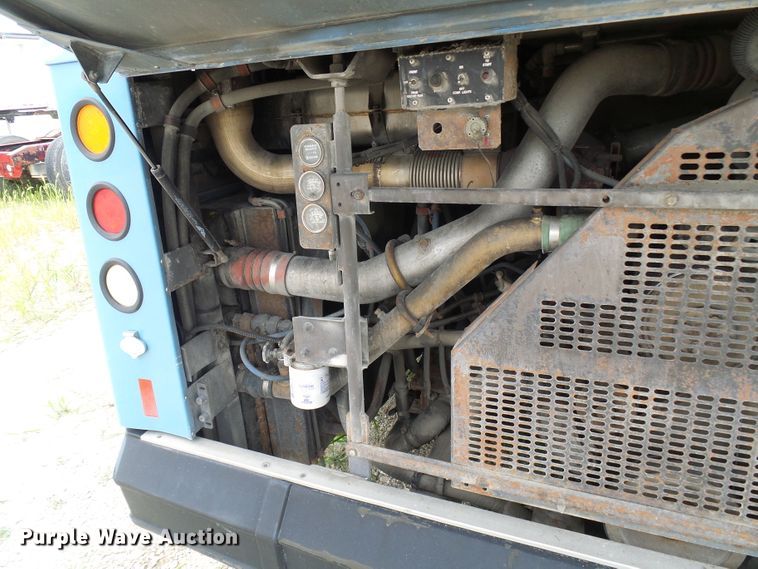 image for item DI0602 2001 New Flyer D40 LF coach bus